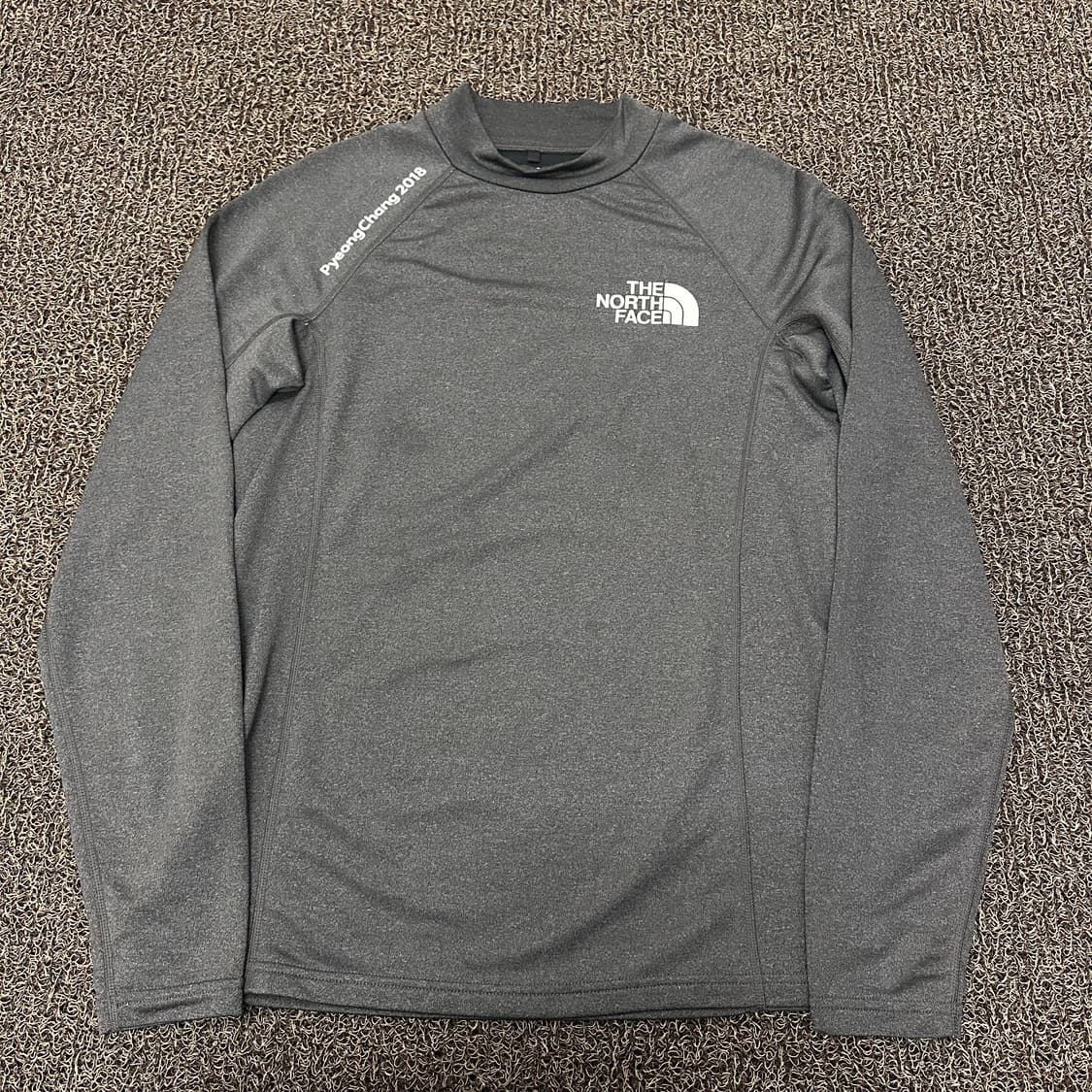 노스페이스 기능성 긴팔티셔츠 운동복 차콜 90(S) 상품이미지1