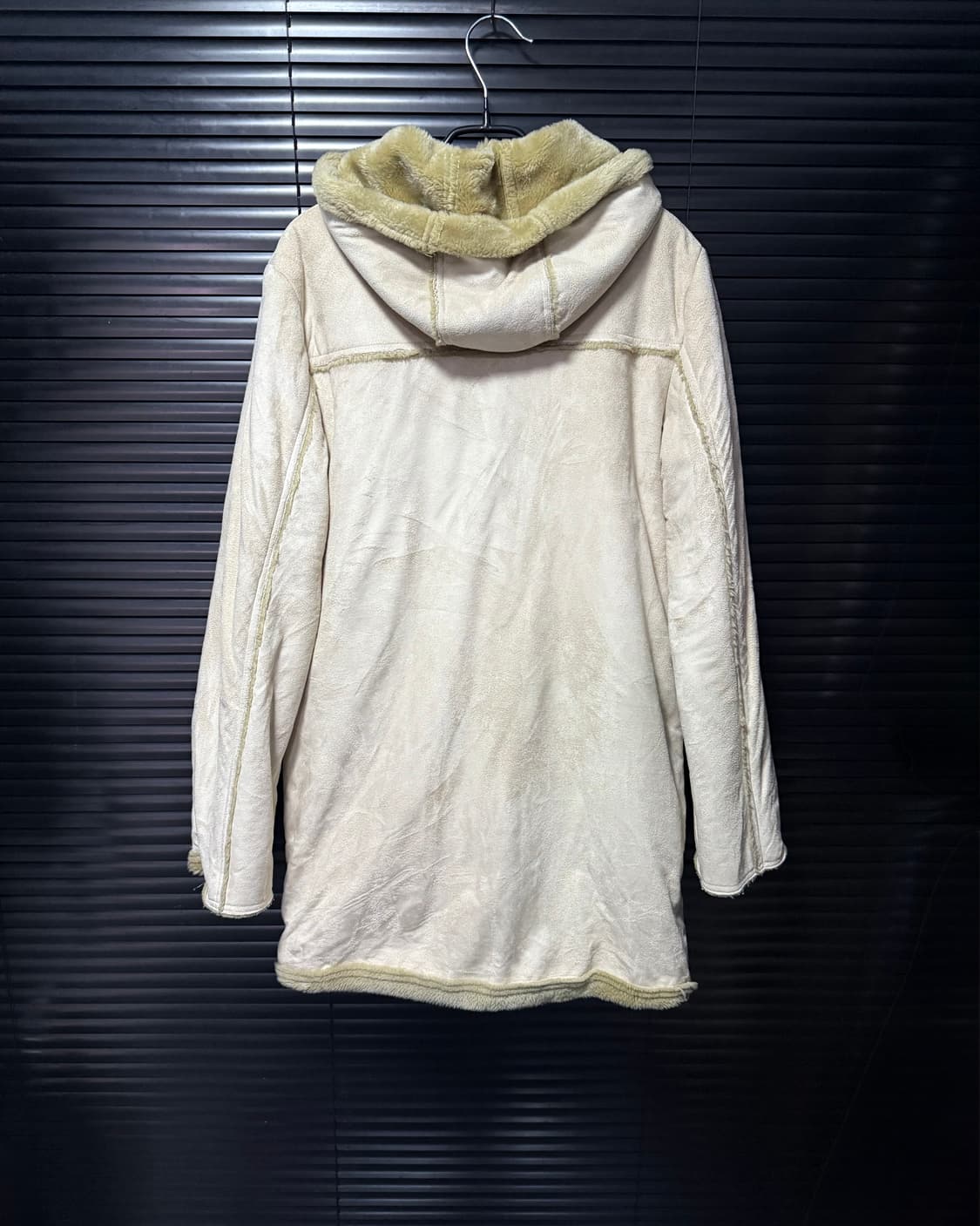 KSL 아이보리 베이지 무스탕 떡볶이 후드 롱 코트 여성 여자 나무 단추 상품이미지4