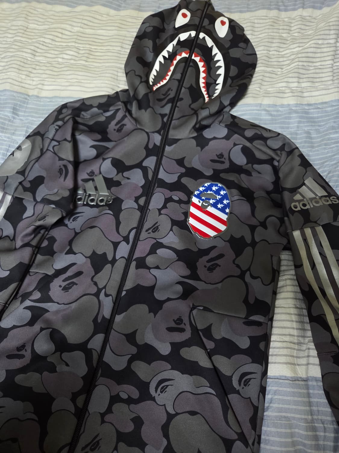 베이프×아디다스 콜라보 성조기샤크후드집업 새상품급 상품이미지2
