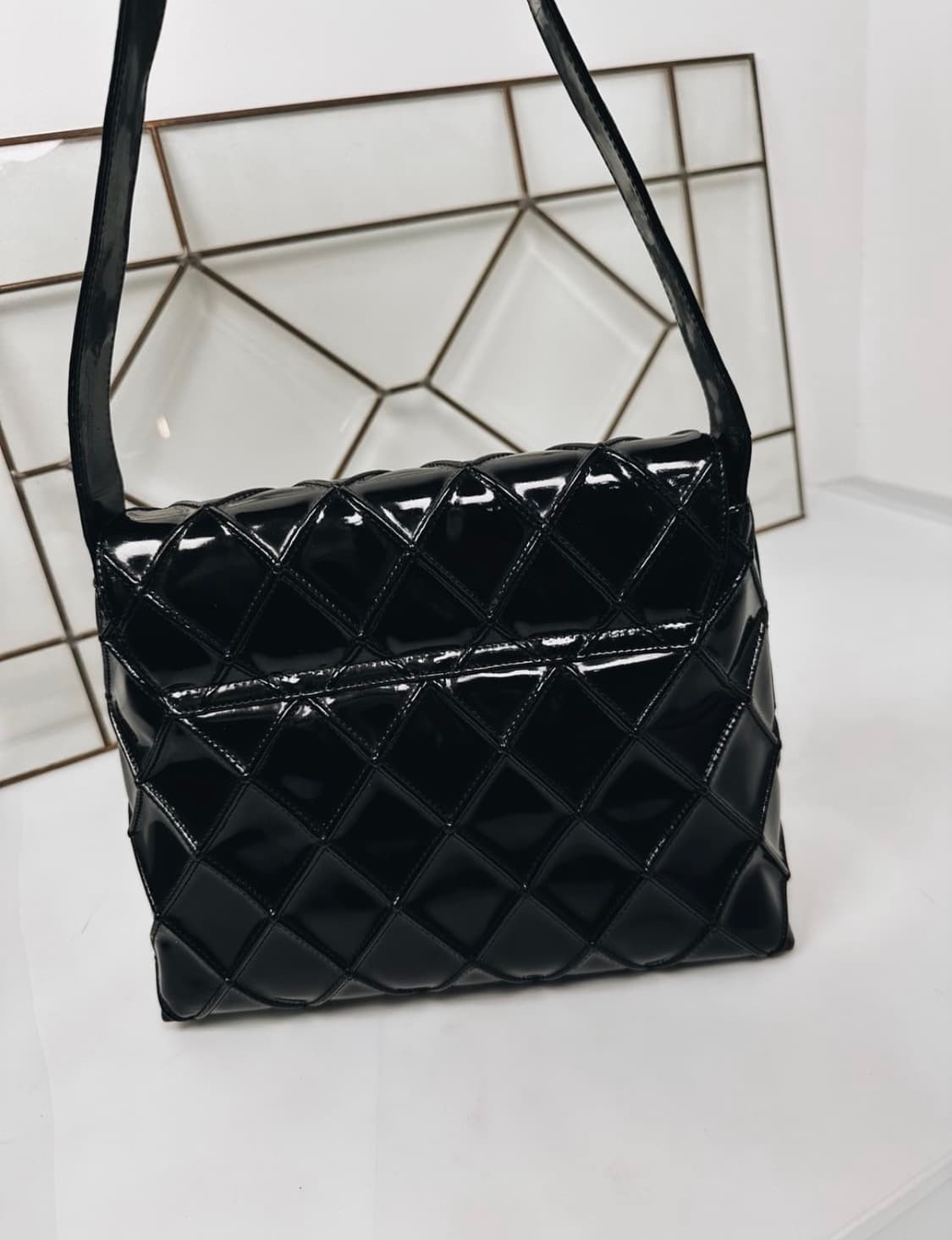 샤넬 페이턴트 퀼팅 숄더 백 상품이미지3