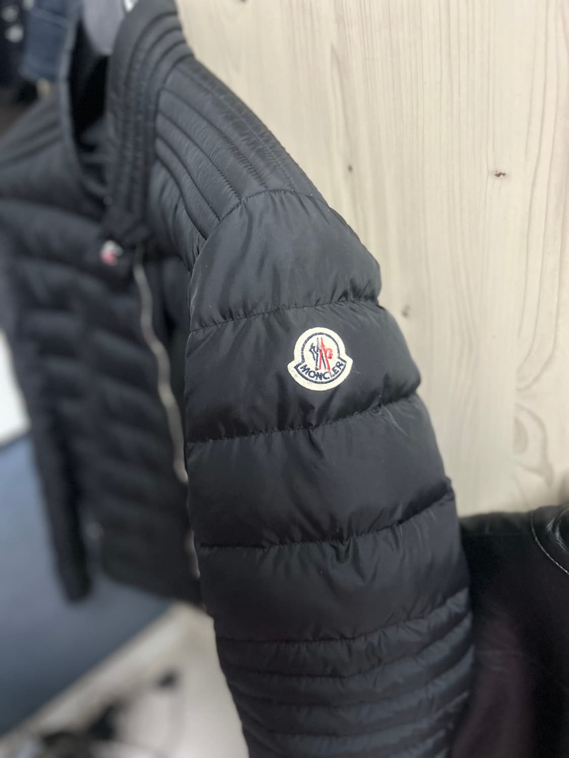 몽클레어 아미오트 경량패딩 상품이미지2