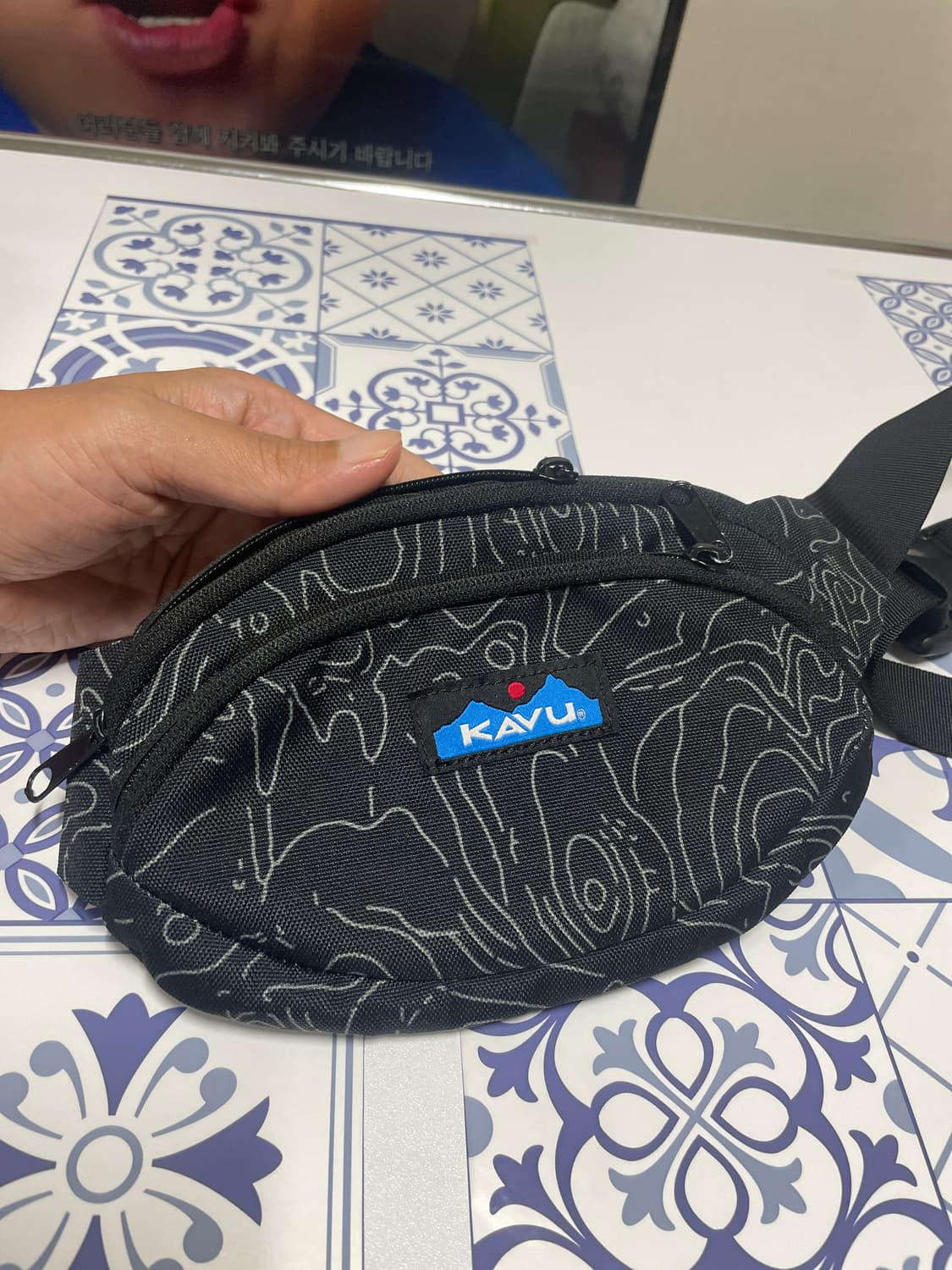 카부 KAVU 블랙 패턴 등고선 힙색 샤코슈 상품이미지2
