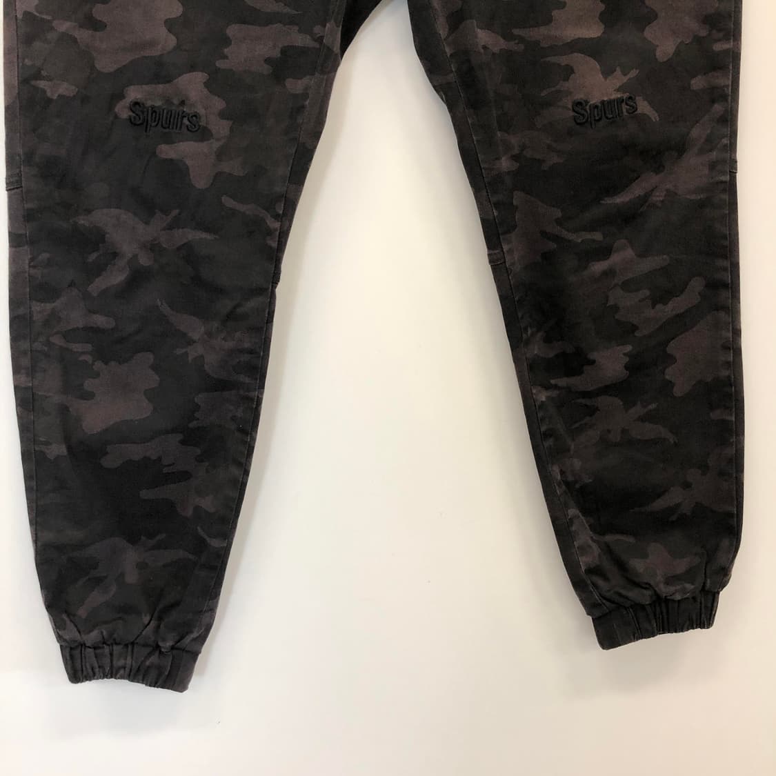 NBA Spurs 카모 밴딩조거팬츠 32 인치 상품이미지2