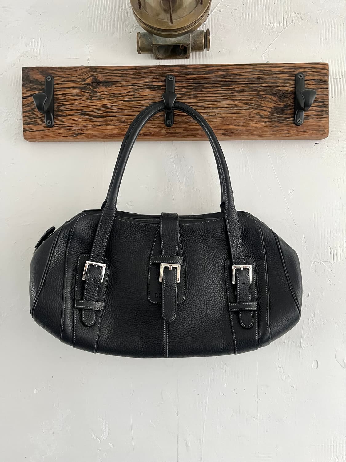 LOEWE 로에베 버클 레더 숄더백 상품이미지1