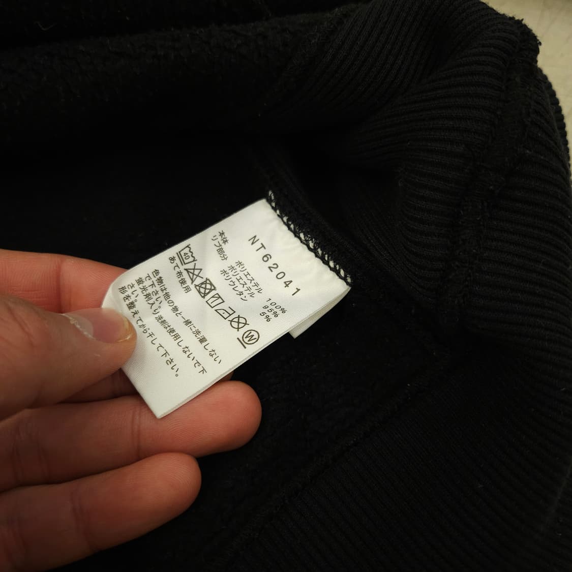 노스페이스 스몰로고 블랙 맨투맨 상품이미지5