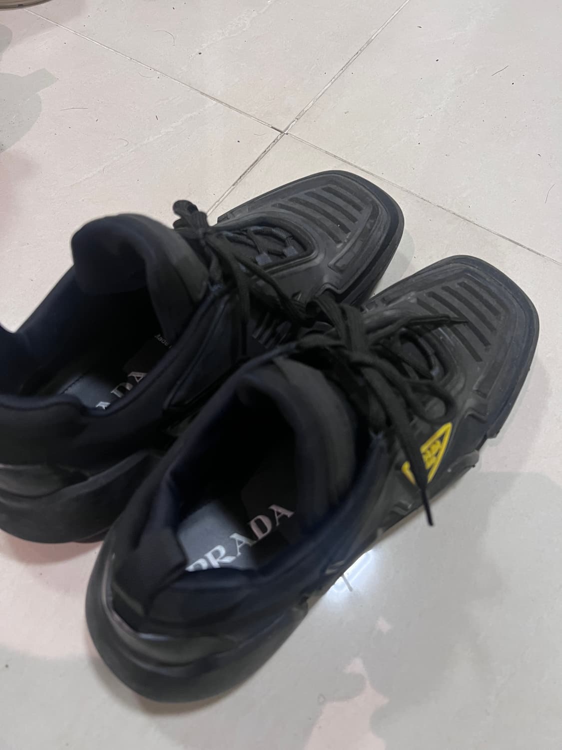 프라다 클라우드버스트 블랙 상품이미지2