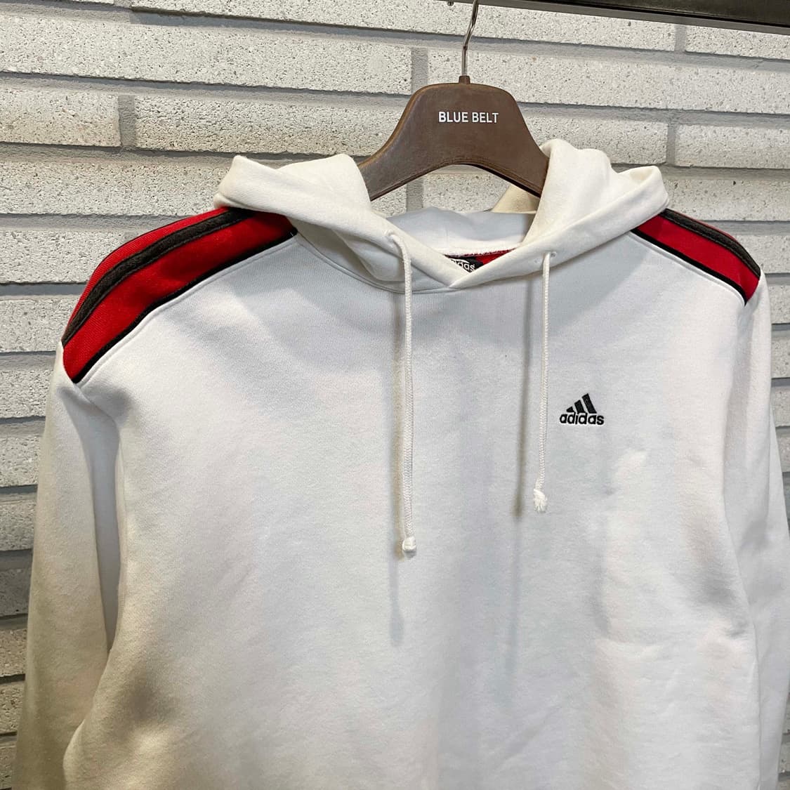아디다스 후드티 앞면 로고 소매 삼선 디테일 화이트 상품이미지4