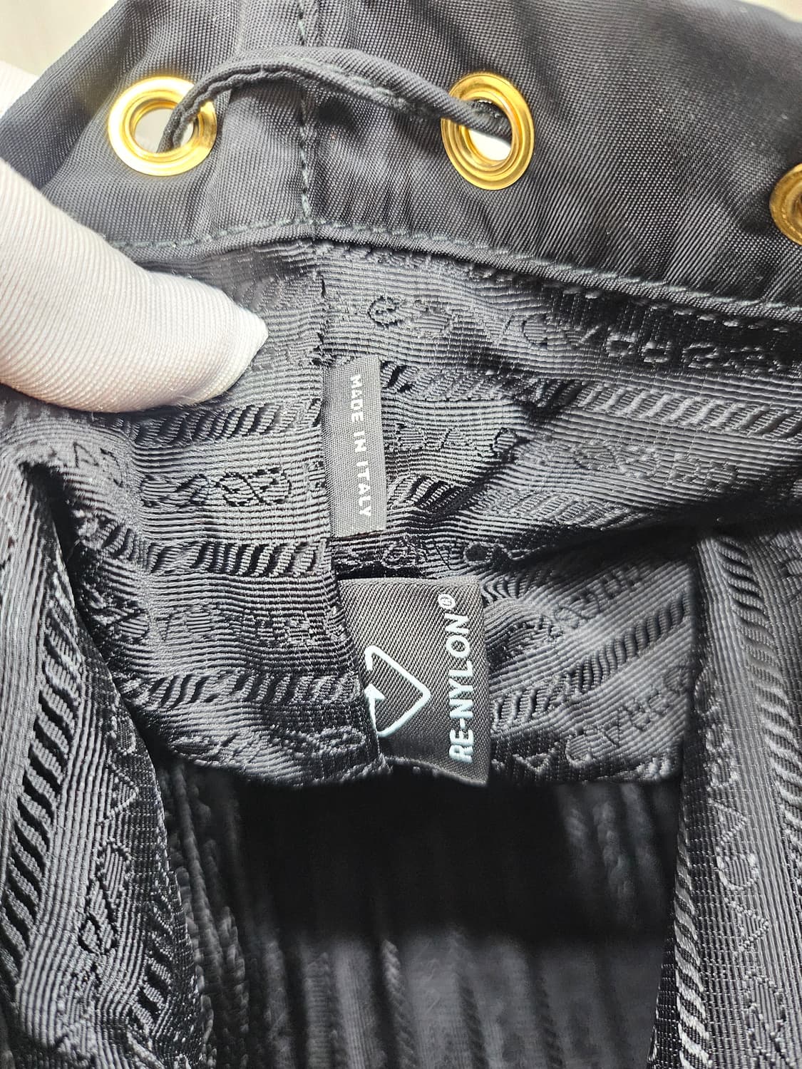 [정품] 프라다 리나일론 버킷백 상품이미지8