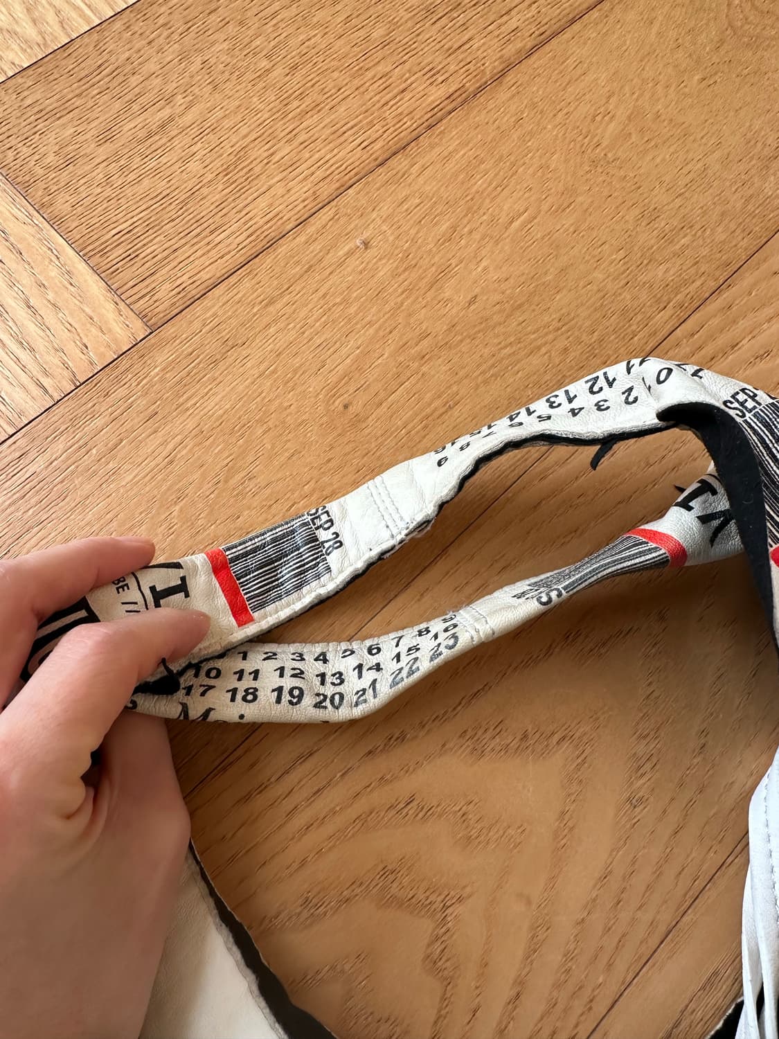 마르지엘라 공항 수하물 프린트 숄더백 상품이미지6