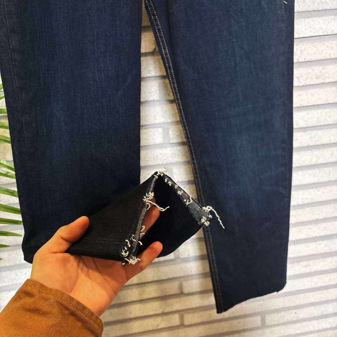 리바이스 미니멀 스트레이트 데님팬츠 로우 컷 디테일 진청 상품이미지5