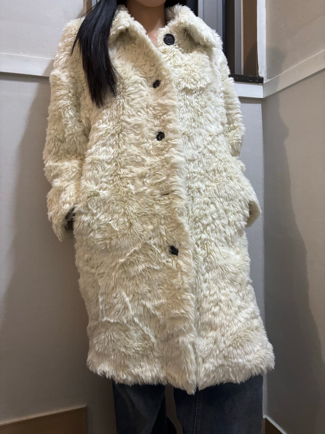 포에트서울 아이보리 롱 퍼 코트 상품이미지6