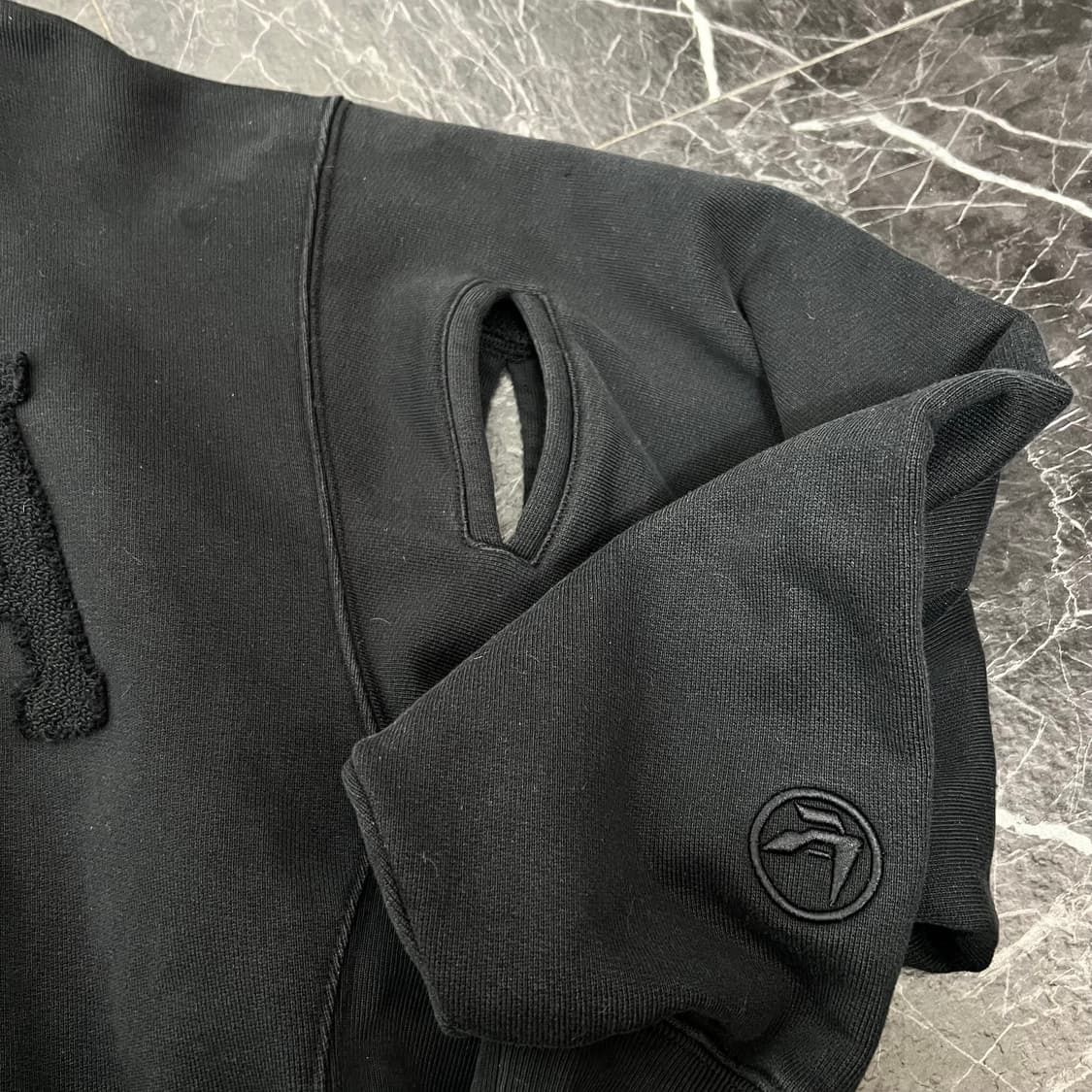 AMBUSH 앰부쉬 디스트로이드 홀 스웻 맨투맨 블랙 상품이미지7