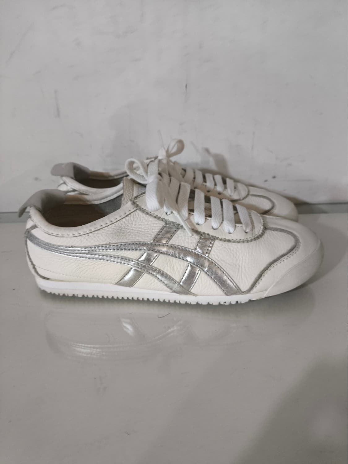 235mm 오니츠카타이거 멕시코66 화이트 스니커즈 상품이미지2