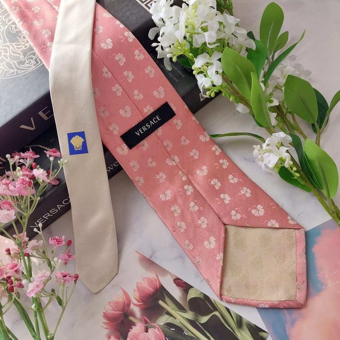 베르사체 실크 플라워 자카드 넥타이 9.3cm A+~A등급 K1599
 상품이미지3