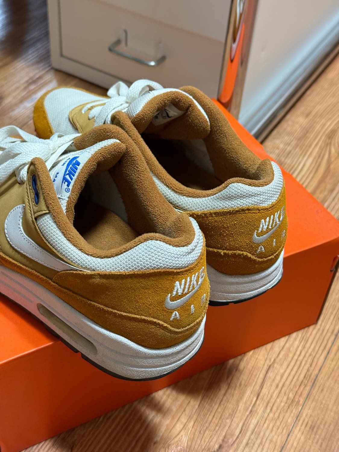 나이키 에어맥스 1 커리 250 상품이미지4