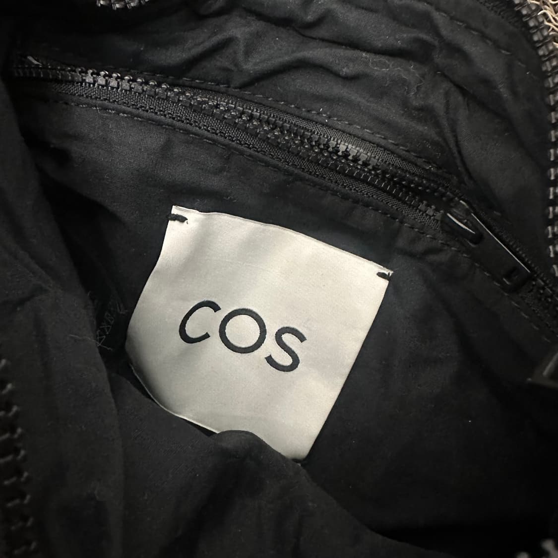 COS 코스 퀄티드 구름백 미니 가방 블랙(제니백) 상품이미지5