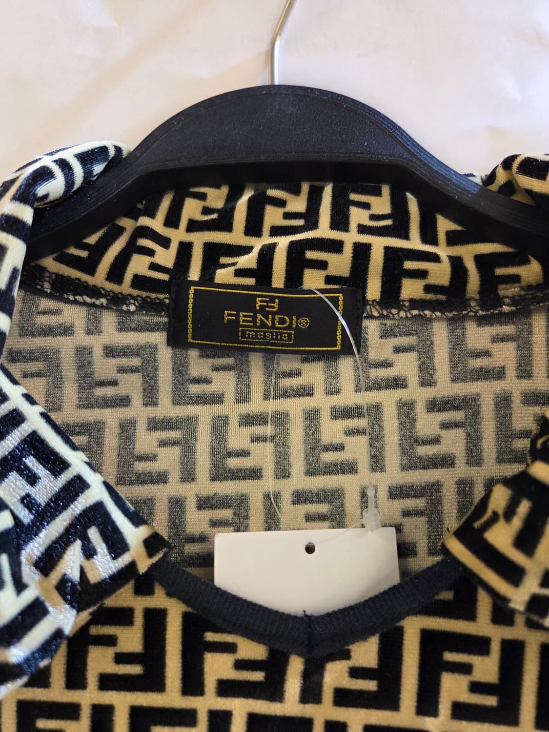 FENDI 펜디 주카패턴 브리넥 롱슬리브💯 상품이미지3