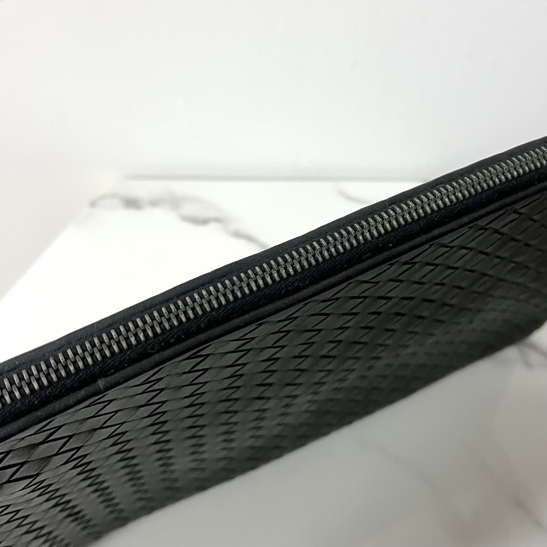 보테가베네타 지퍼 클러치 백 블랙 상품이미지6