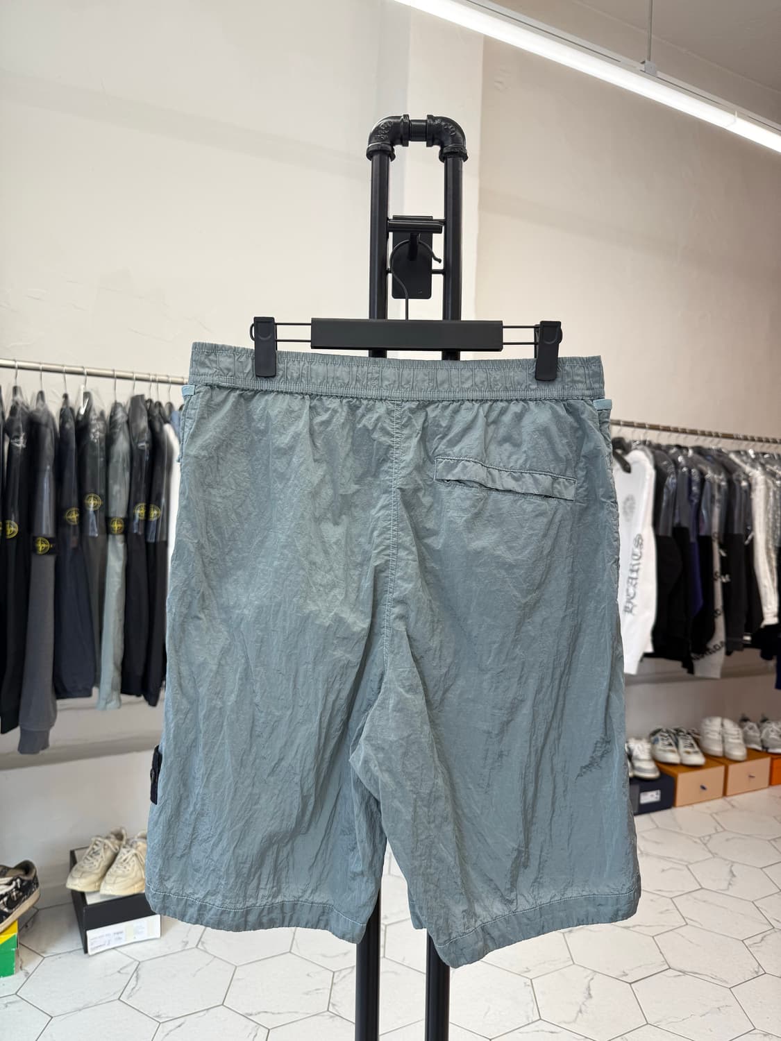 [W34 / CO] 스톤아일랜드 나일론 메탈 버뮤다 팬츠 상품이미지2