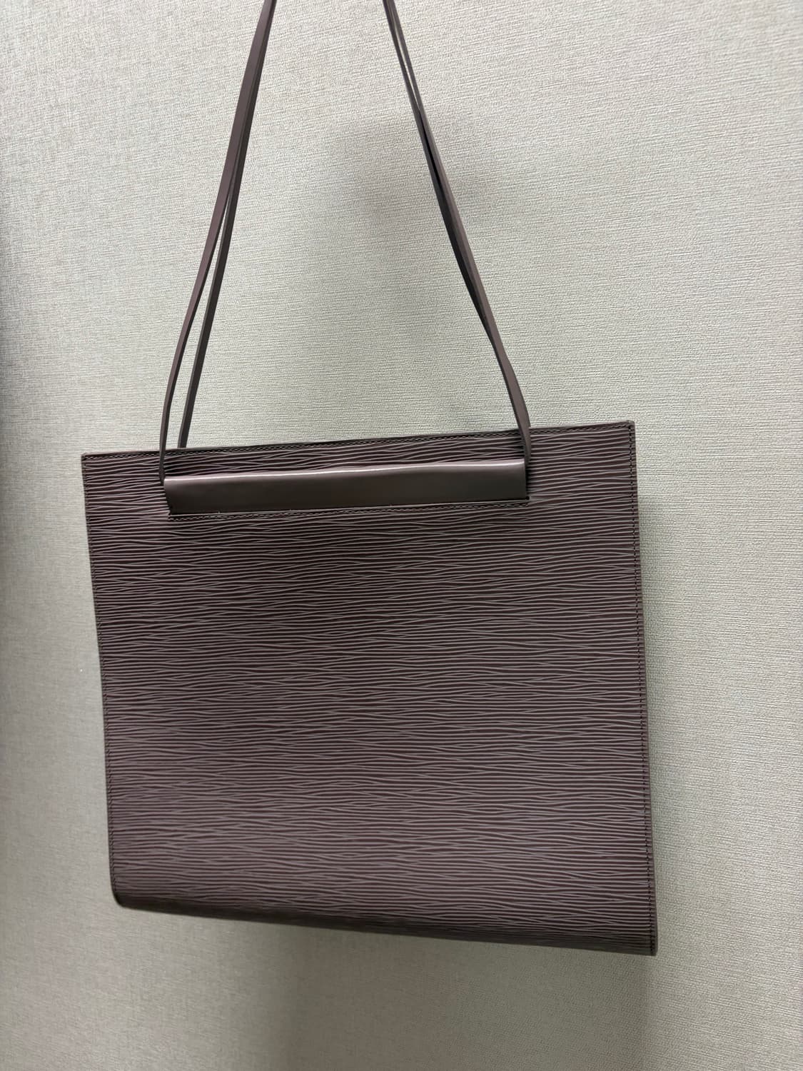 루이비통 에삐 숄더백 상품이미지2