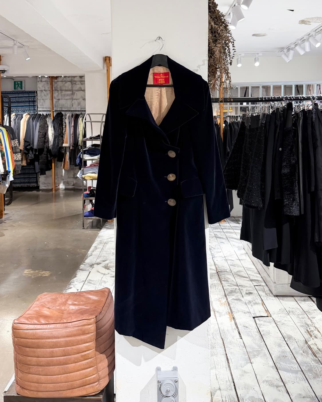 비비안웨스트우드 레드라벨 네이비 벨벳 롱코트 상품이미지1