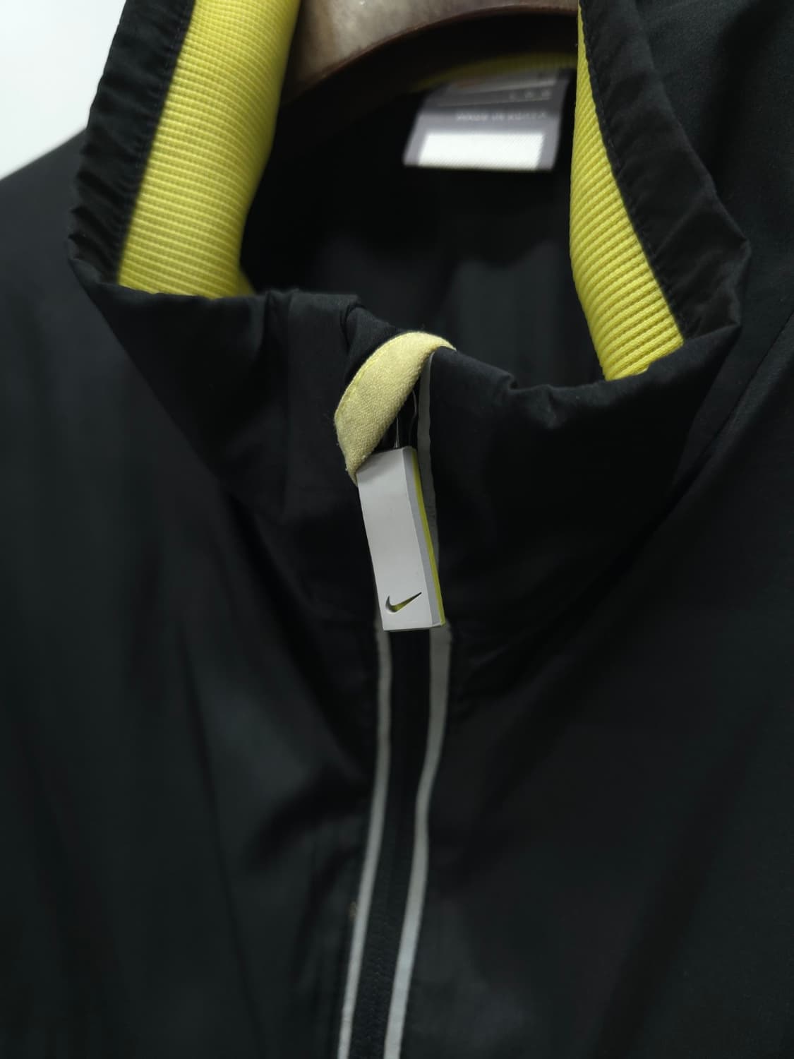 [나이키] 블랙 & 옐로우 배색 바람막이 (L사이즈/100) 상품이미지4