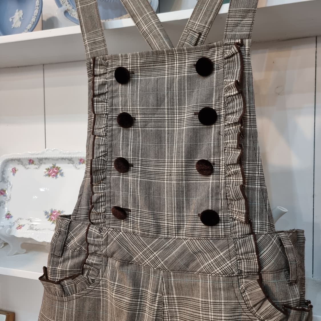 Tralala 트랄라라 클래식 체크 프릴 오버롤 쇼츠 상품이미지2