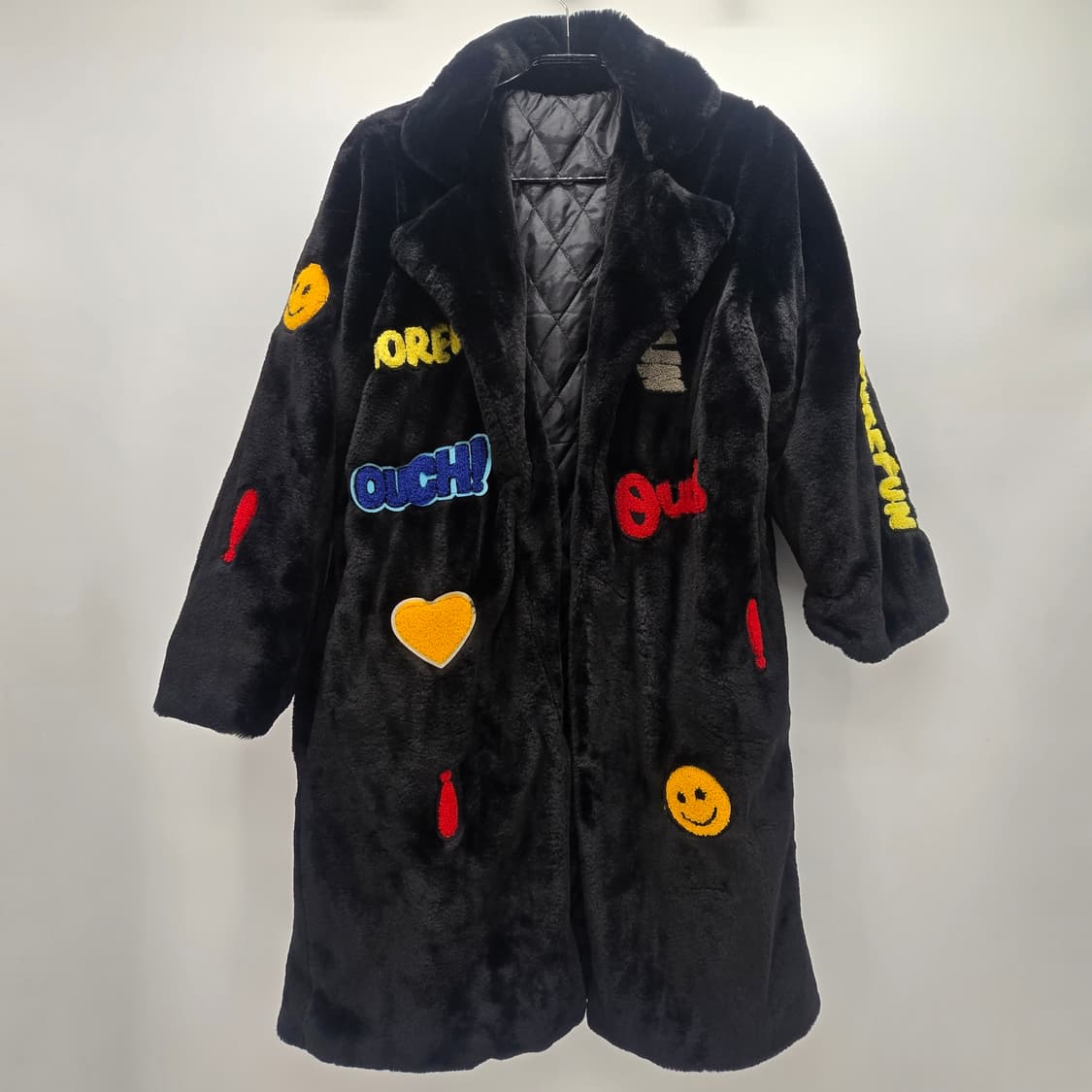 블랙 퍼 코트 패치 장식 상품이미지1