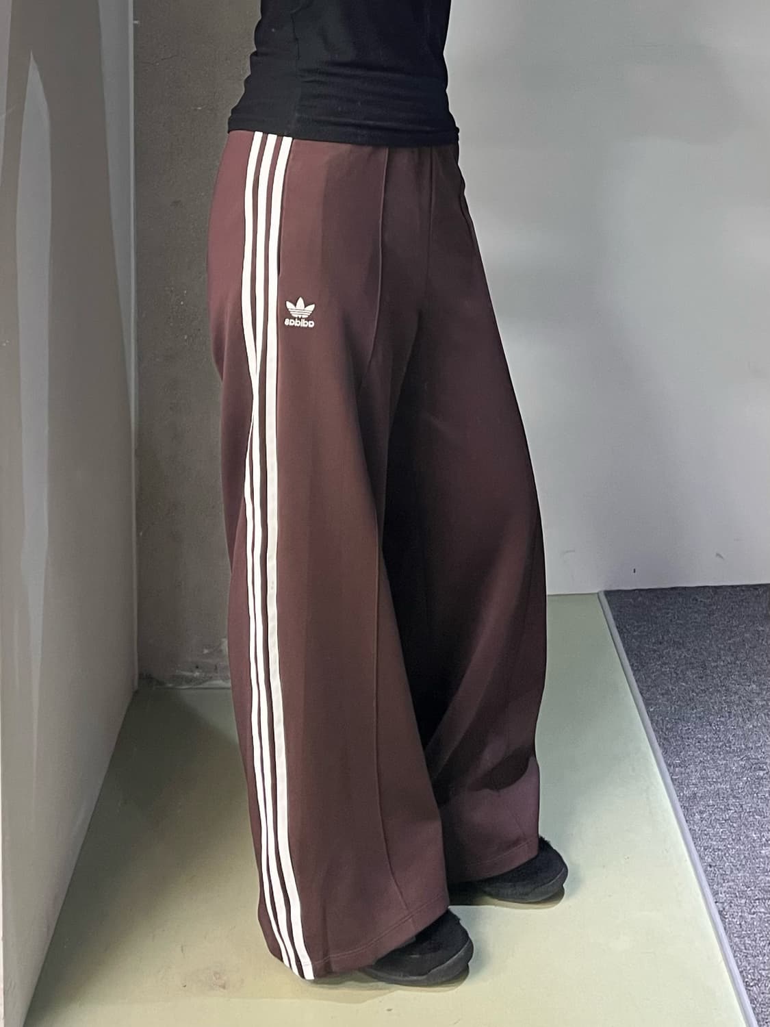 아디다스 릴렉스드 와이드 레그 팬츠 상품이미지2