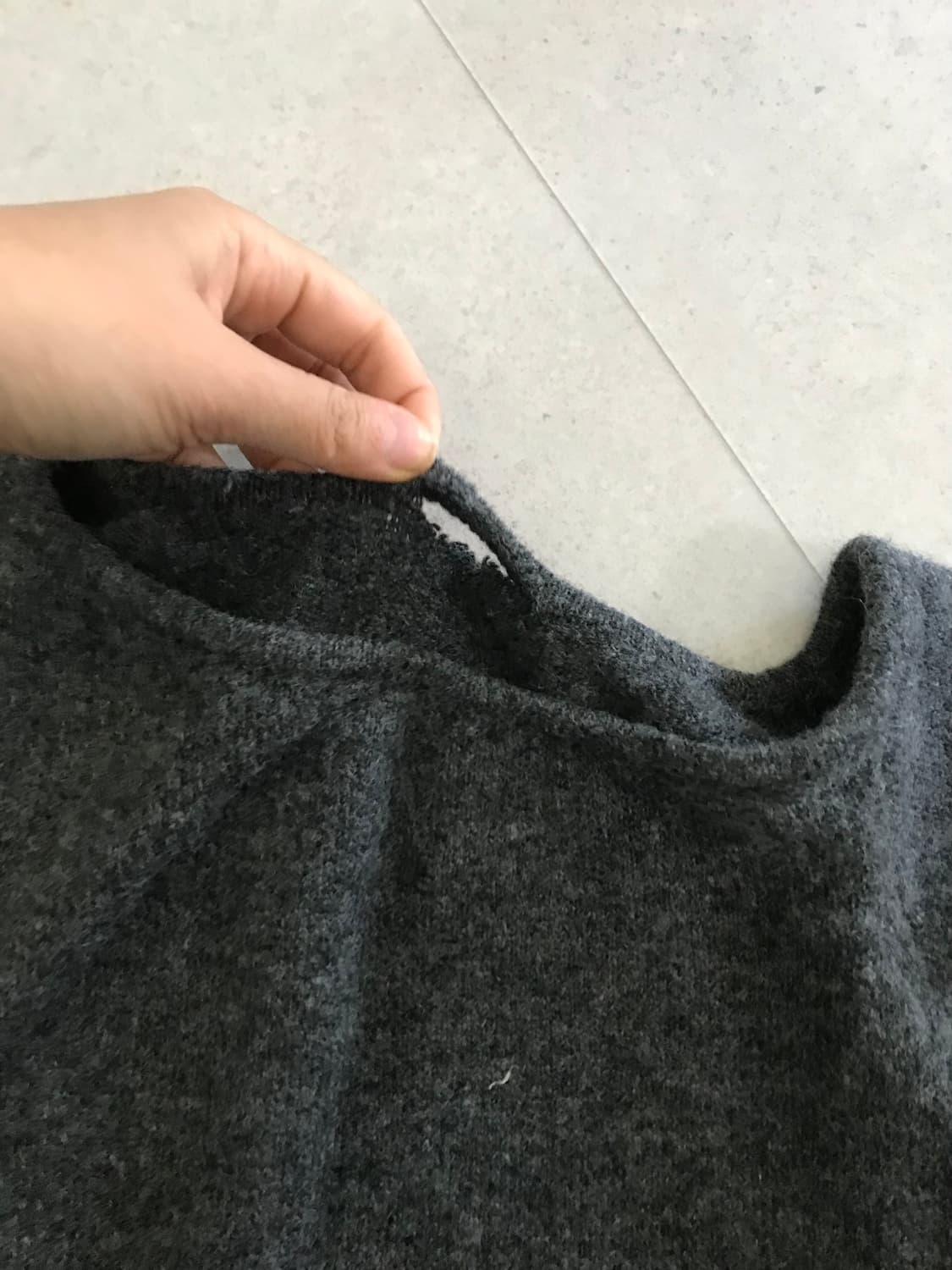 유플레 니트 오프숄더 그레이 판매 상품이미지2