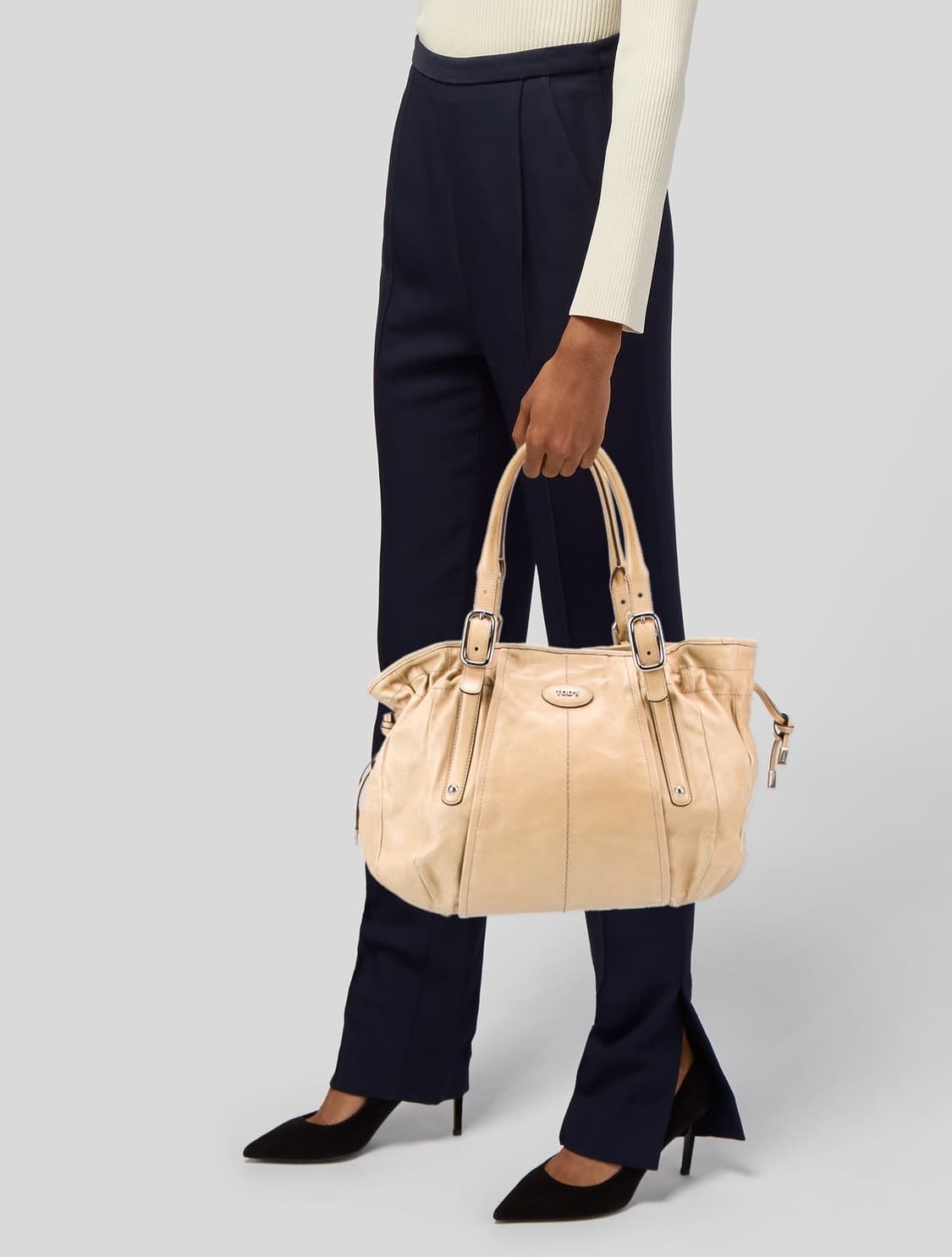 토즈 유광 핸드백 상품이미지1