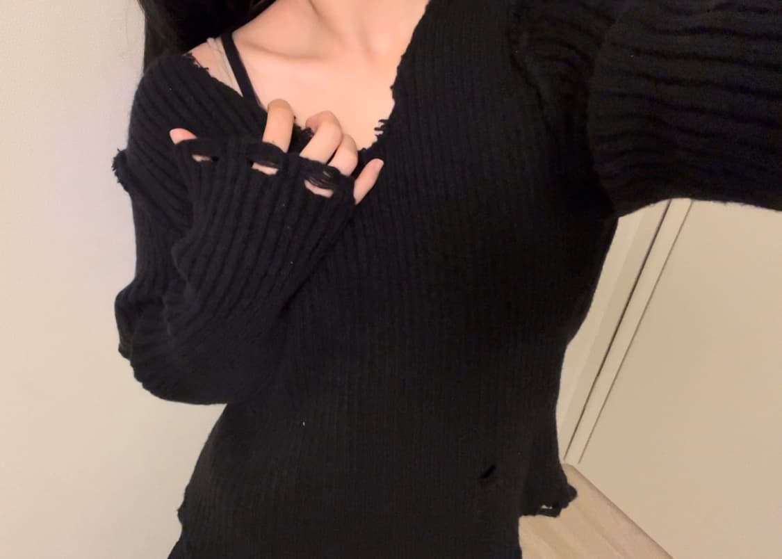 V neck black grunge knit 상품이미지1