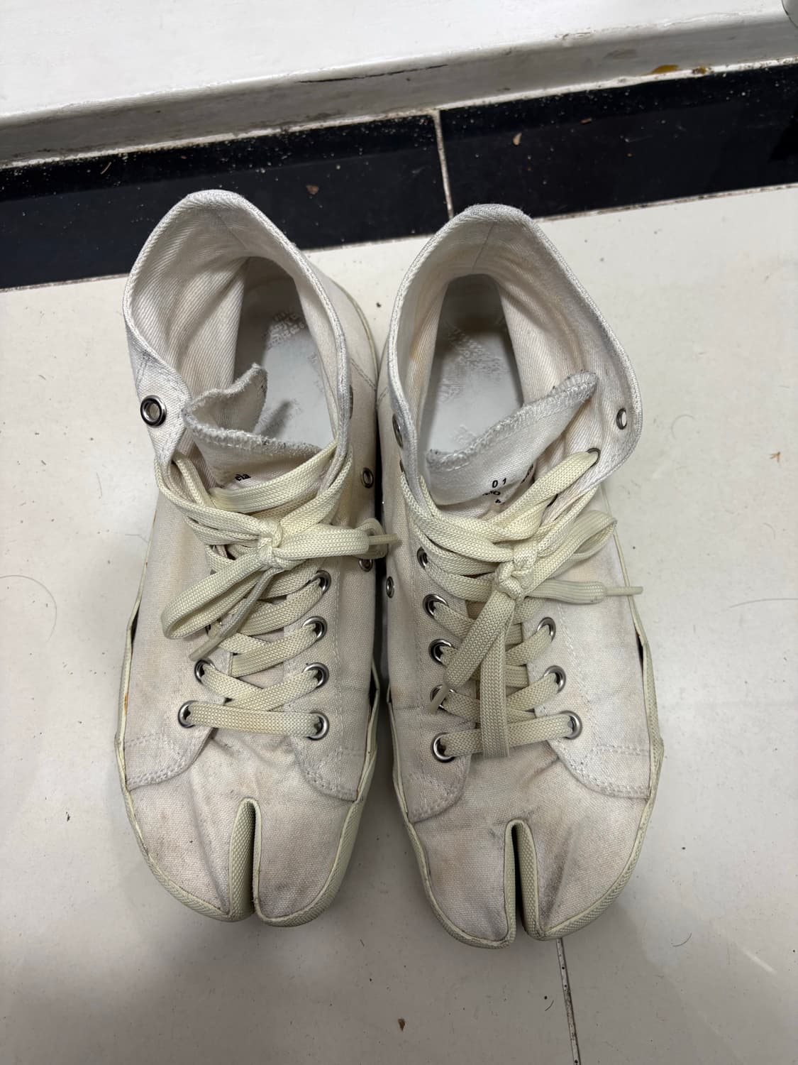 마르지엘라 타비 스니커즈 화이트 상품이미지1