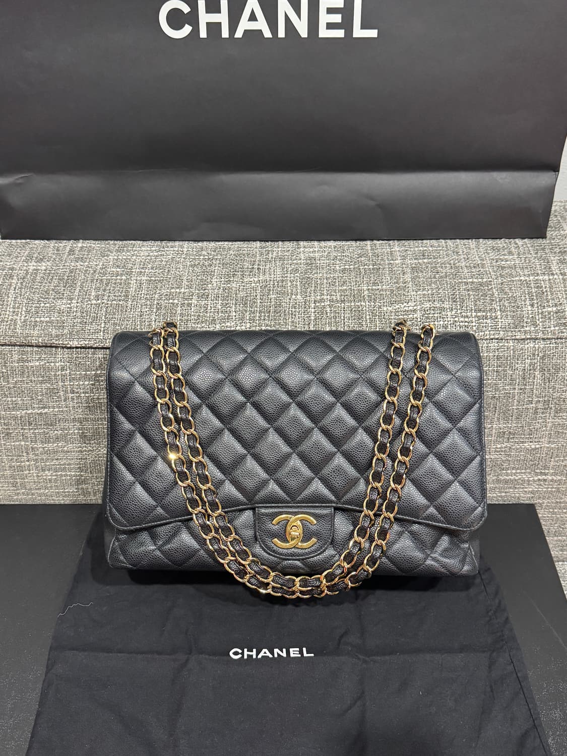 샤넬 클래식 맥시 캐비어 블랙 금장 라지 정품 상품이미지1