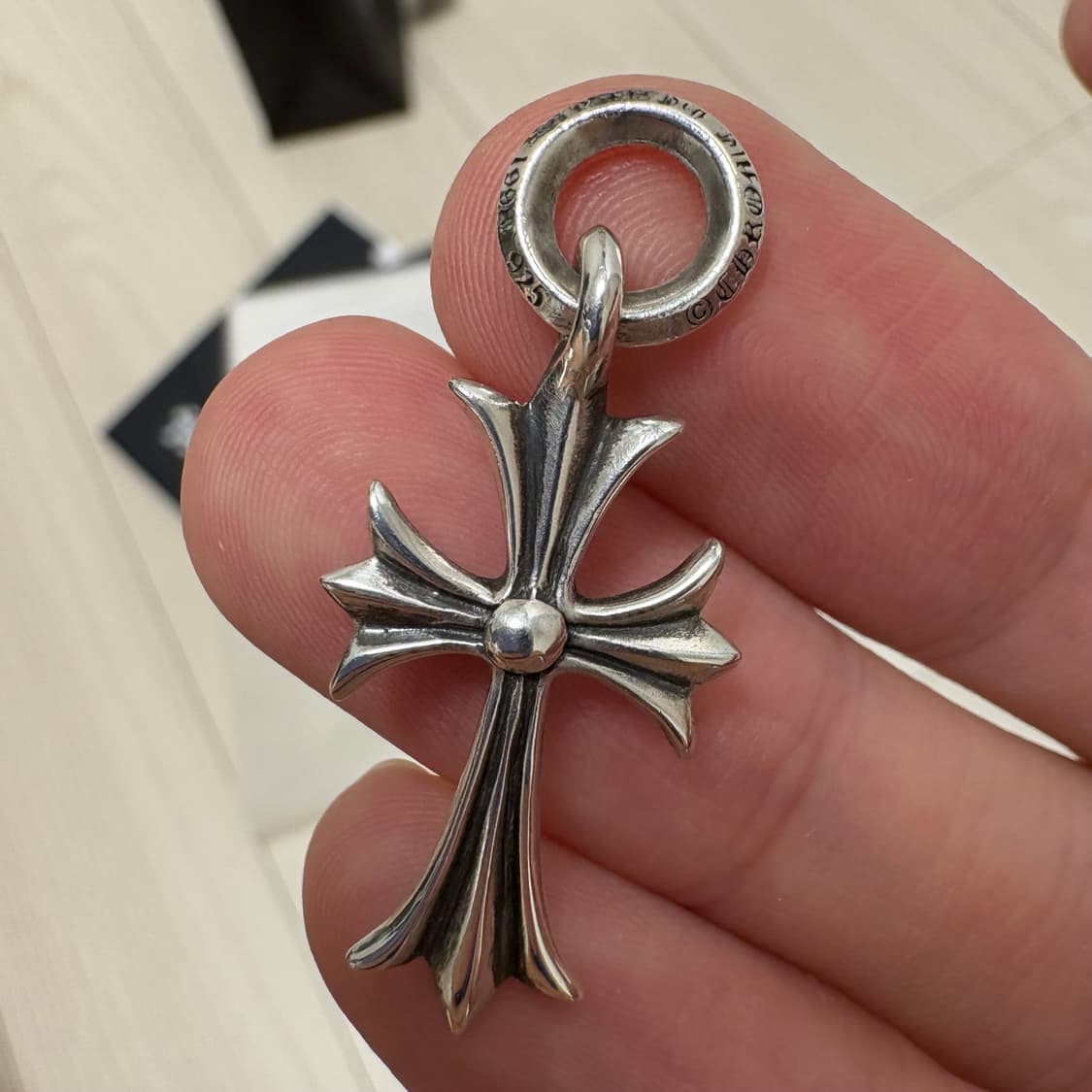 크롬하츠 타이니 크로스 펜던트 상품이미지2