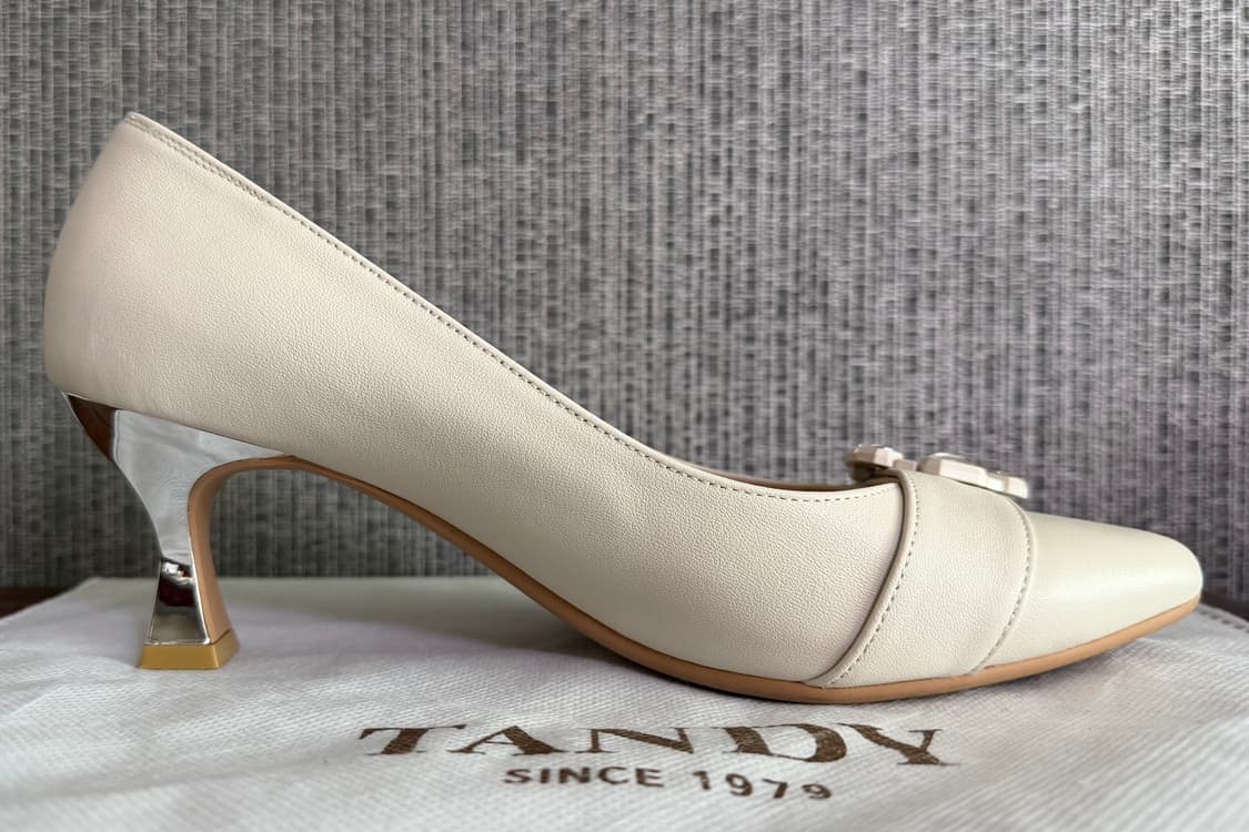 탠디 Tandy 주얼 장식 버클 아이보리 가죽 구두 미들힐 펌프스 슈즈 상품이미지4