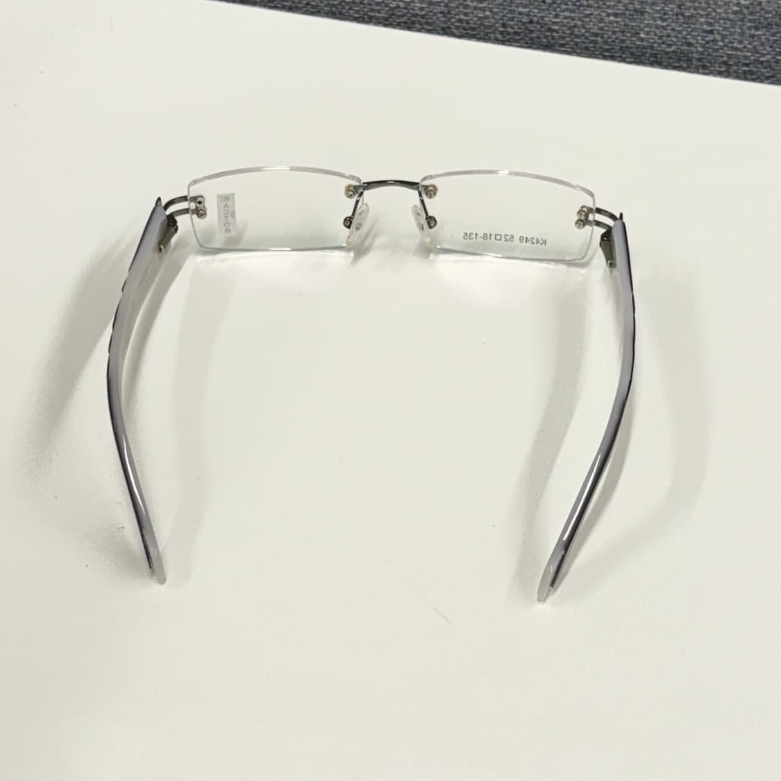 볼드한 디자인 사각 무테 안경 상품이미지5