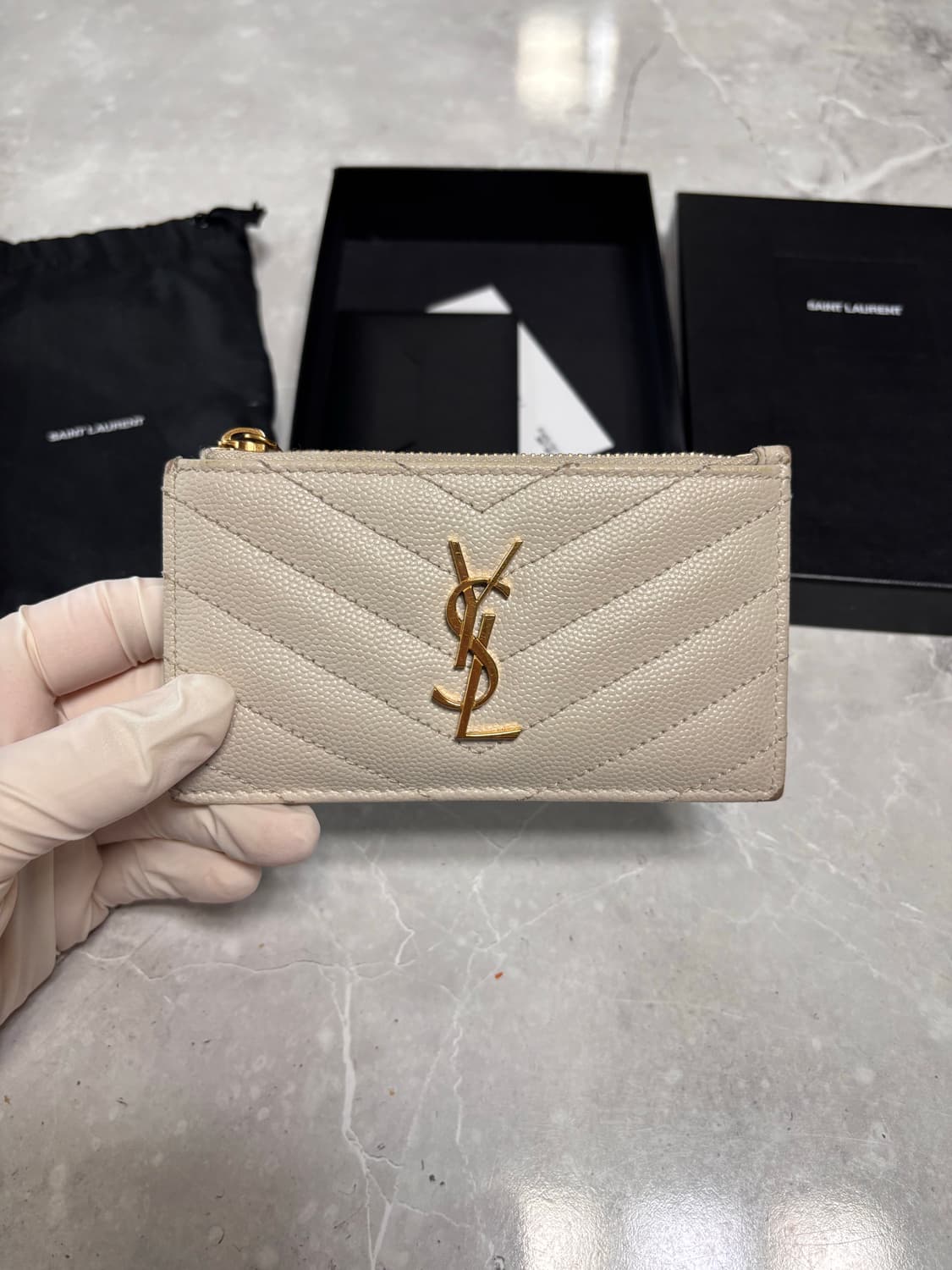 [정품] 입생로랑 모노그램 카프스킨 카드지갑 상품이미지1