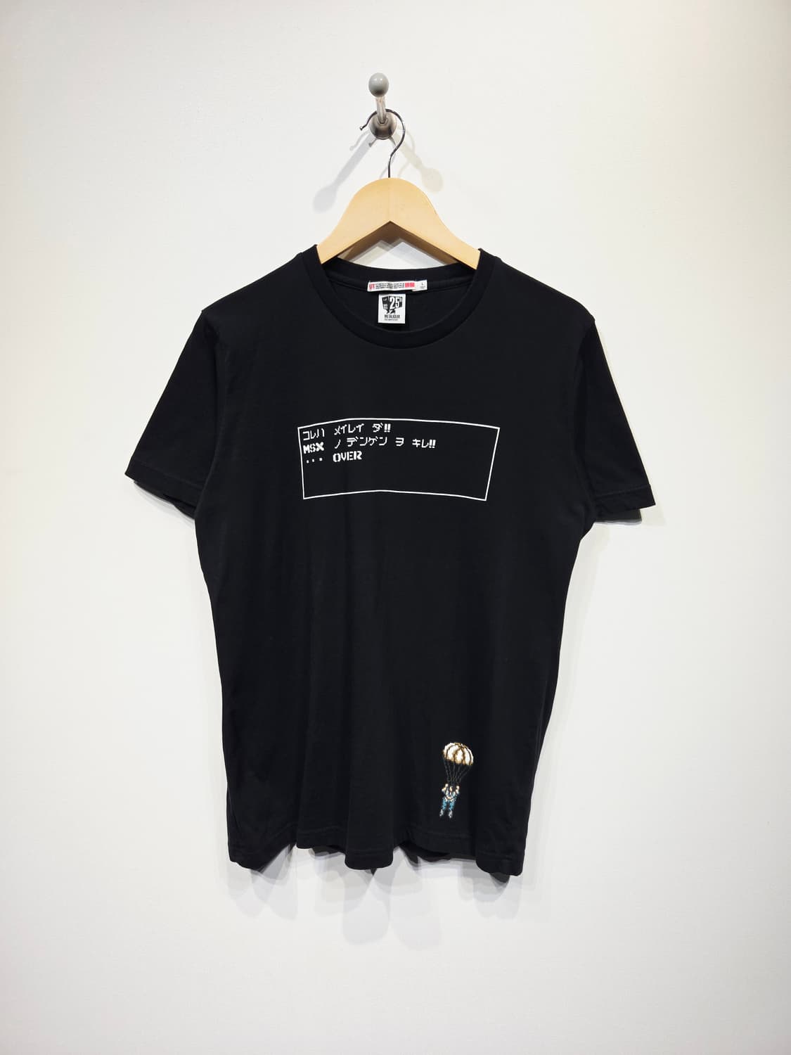 유니클로 UT 메탈기어솔리드 25주년 반팔 티셔츠 블랙 상품이미지2