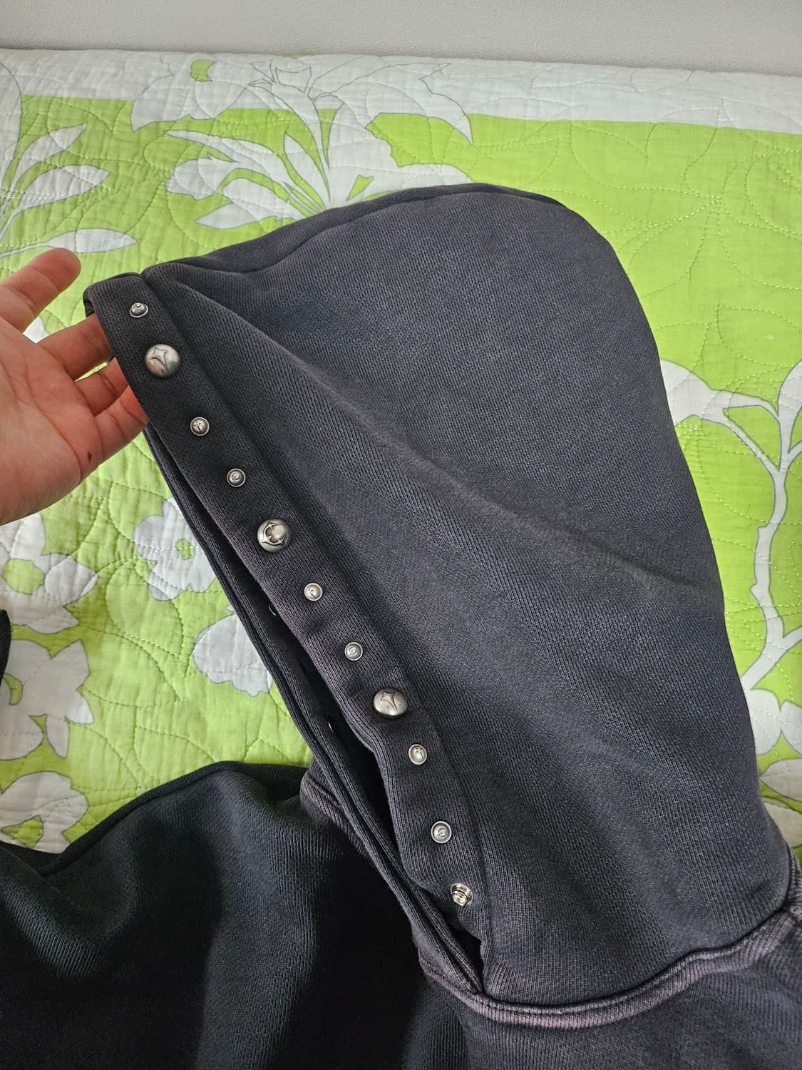 떠그클럽 피스 스터드 후드 팝니다 상품이미지3