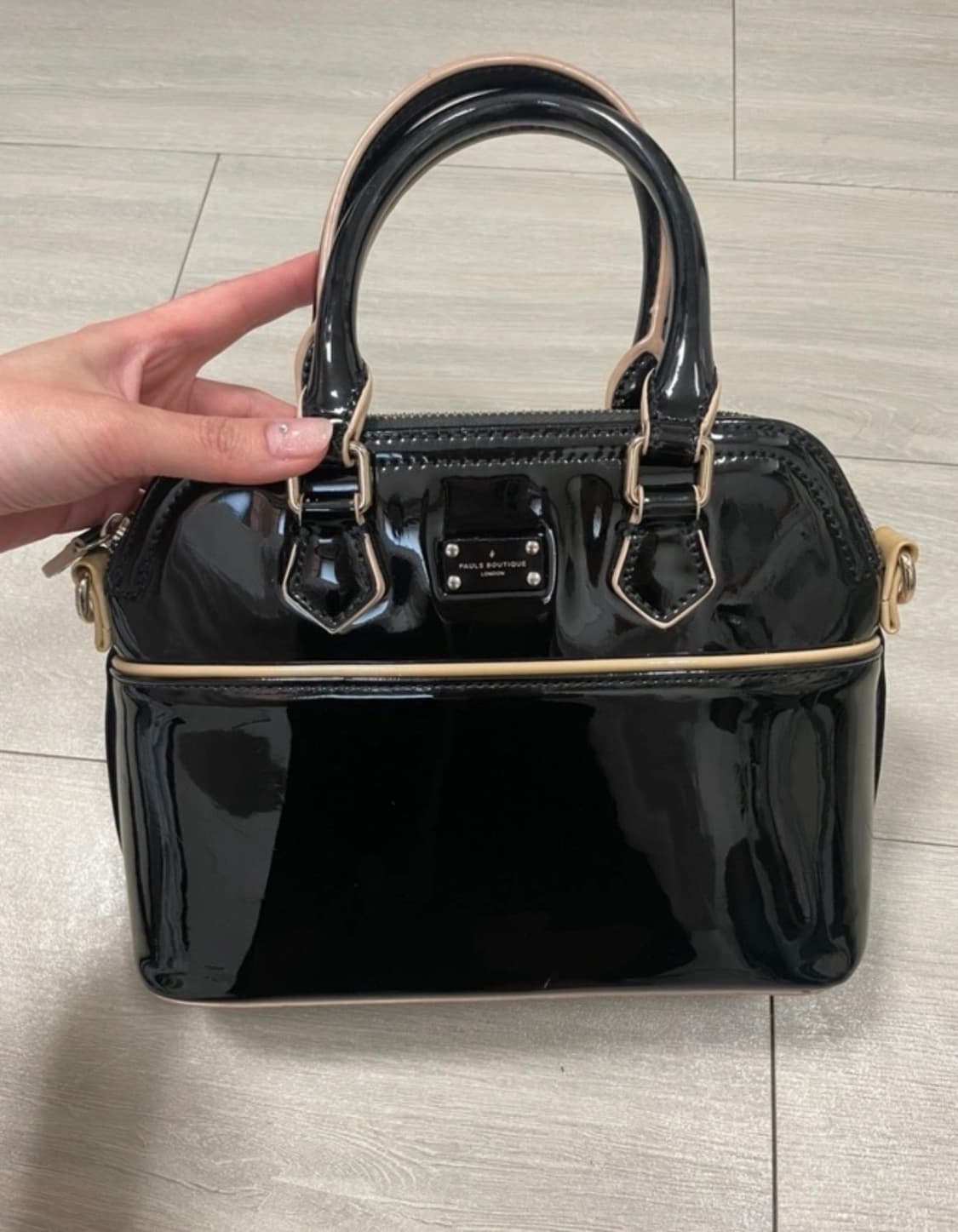 폴스부띠끄)미니메이지 블랙 에나멜 백 상품이미지5