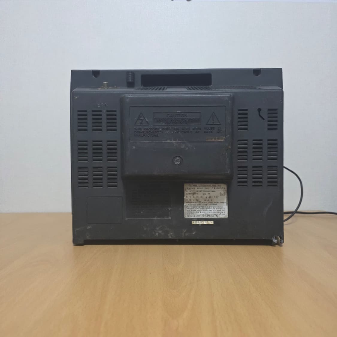 1990년 14인치 골드스타 블랙 브라운관 TV 빈티지 상품이미지2