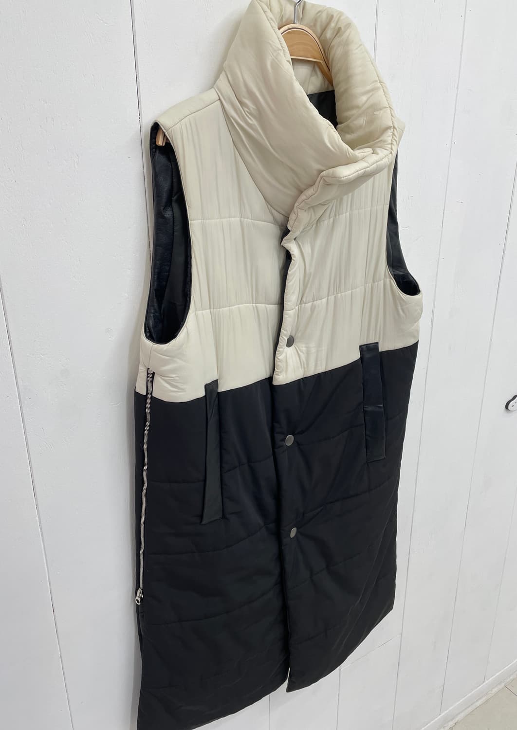 퍼블리카 엑스 하이넥 배색 롱 패딩 조끼 상품이미지5