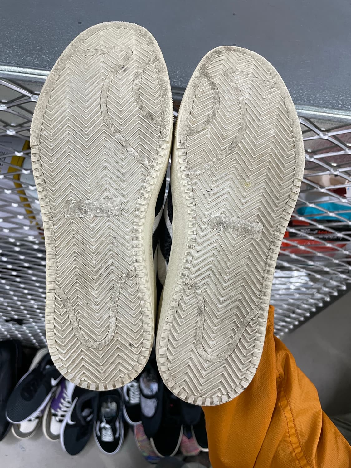 오프화이트 어센틱 블랙 스니커즈 40 상품이미지6