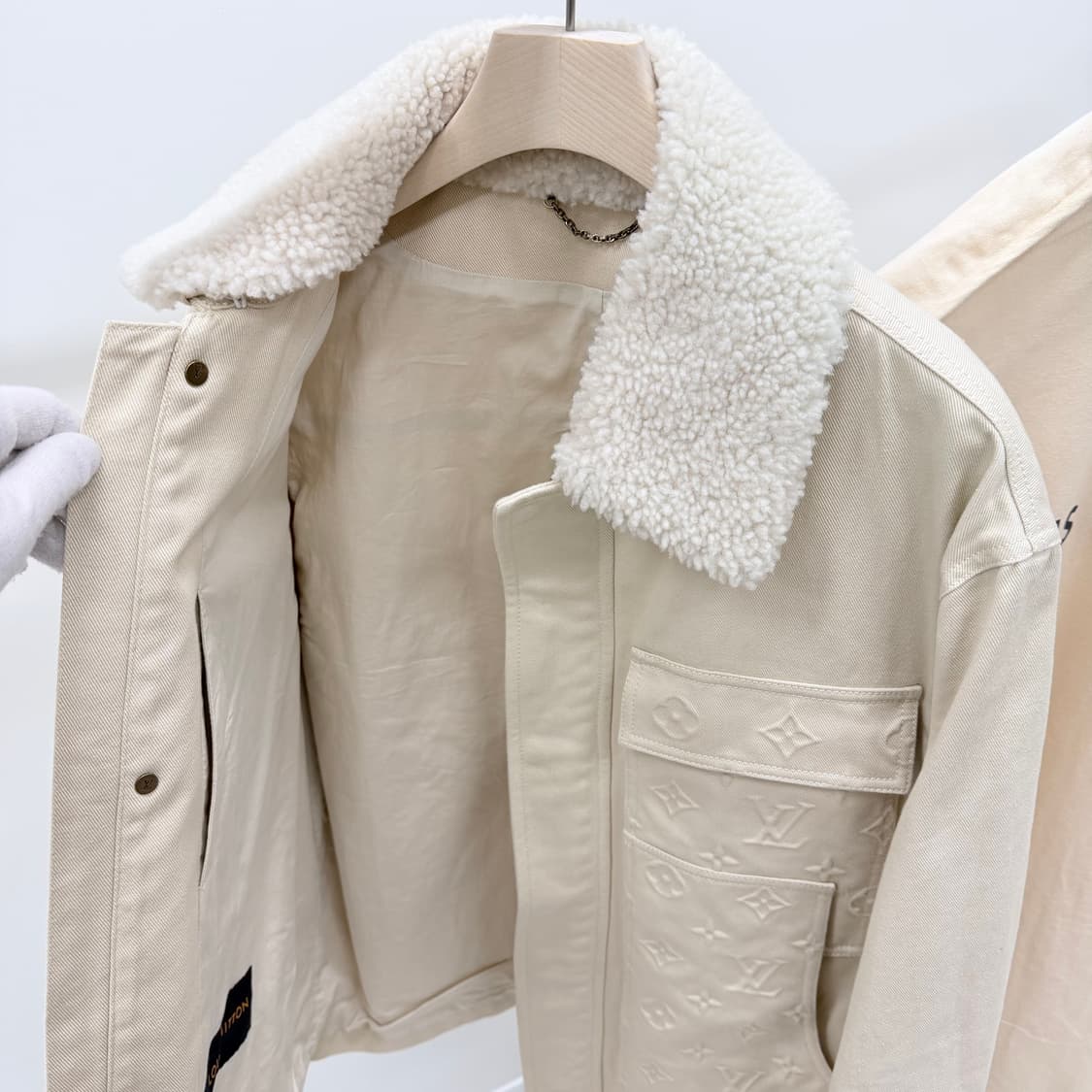 [S+급/50] 루이비통 모노그램 워크웨어 시어링 퍼 자켓 아이보리 상품이미지7