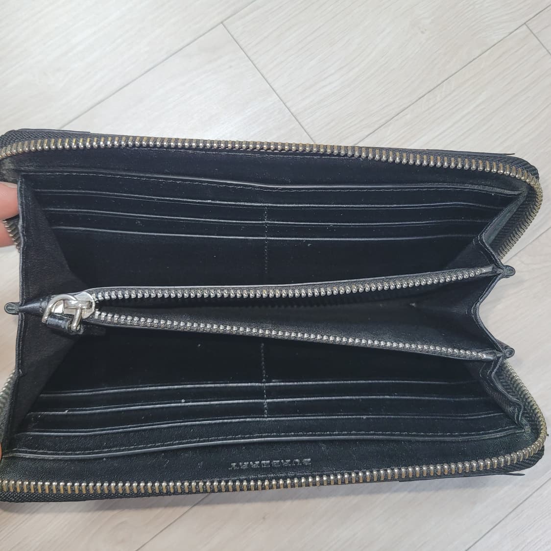 정품 버버리 여성 지퍼 장지갑 상품이미지8