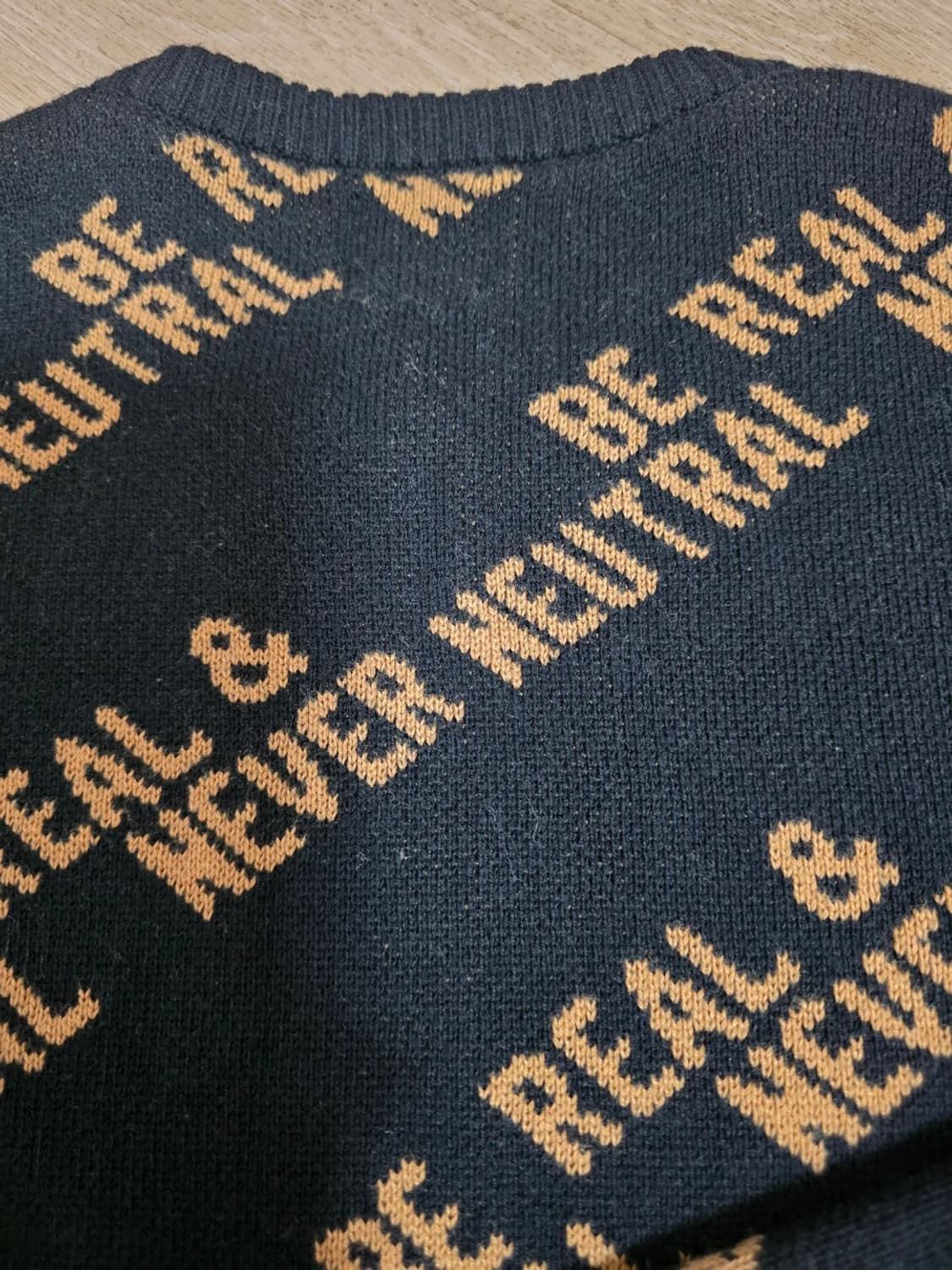 자라 텍스트 자카드 라운드넥 니트 상품이미지7