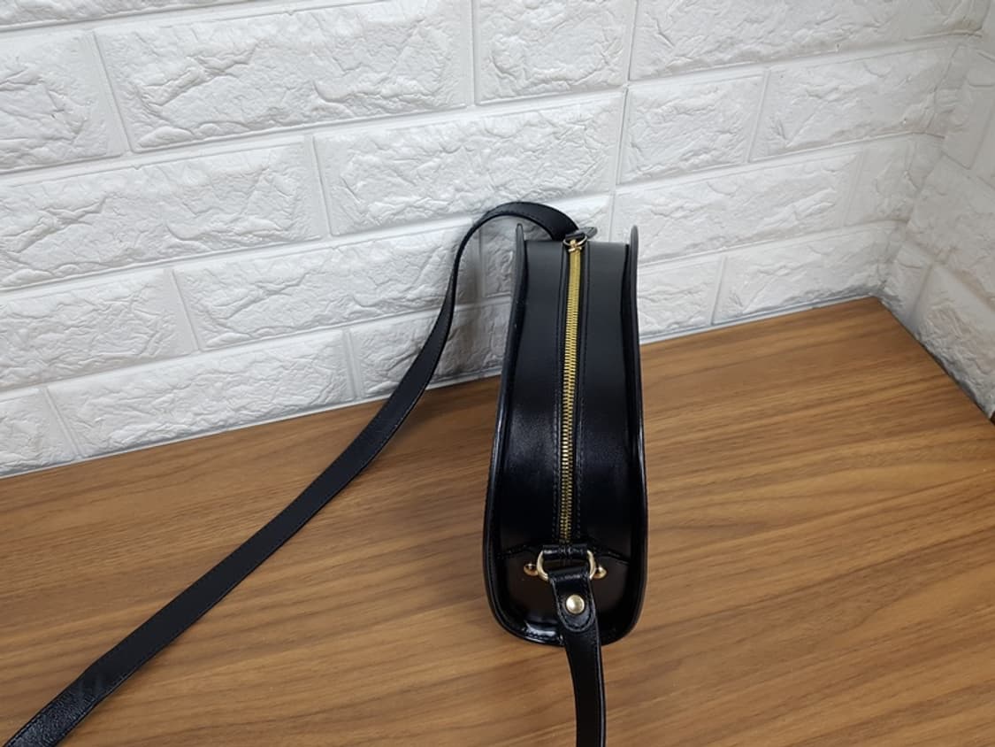 아페쎄(A.P.C.) 데미룬 하프문 레더 크로스백 상품이미지4