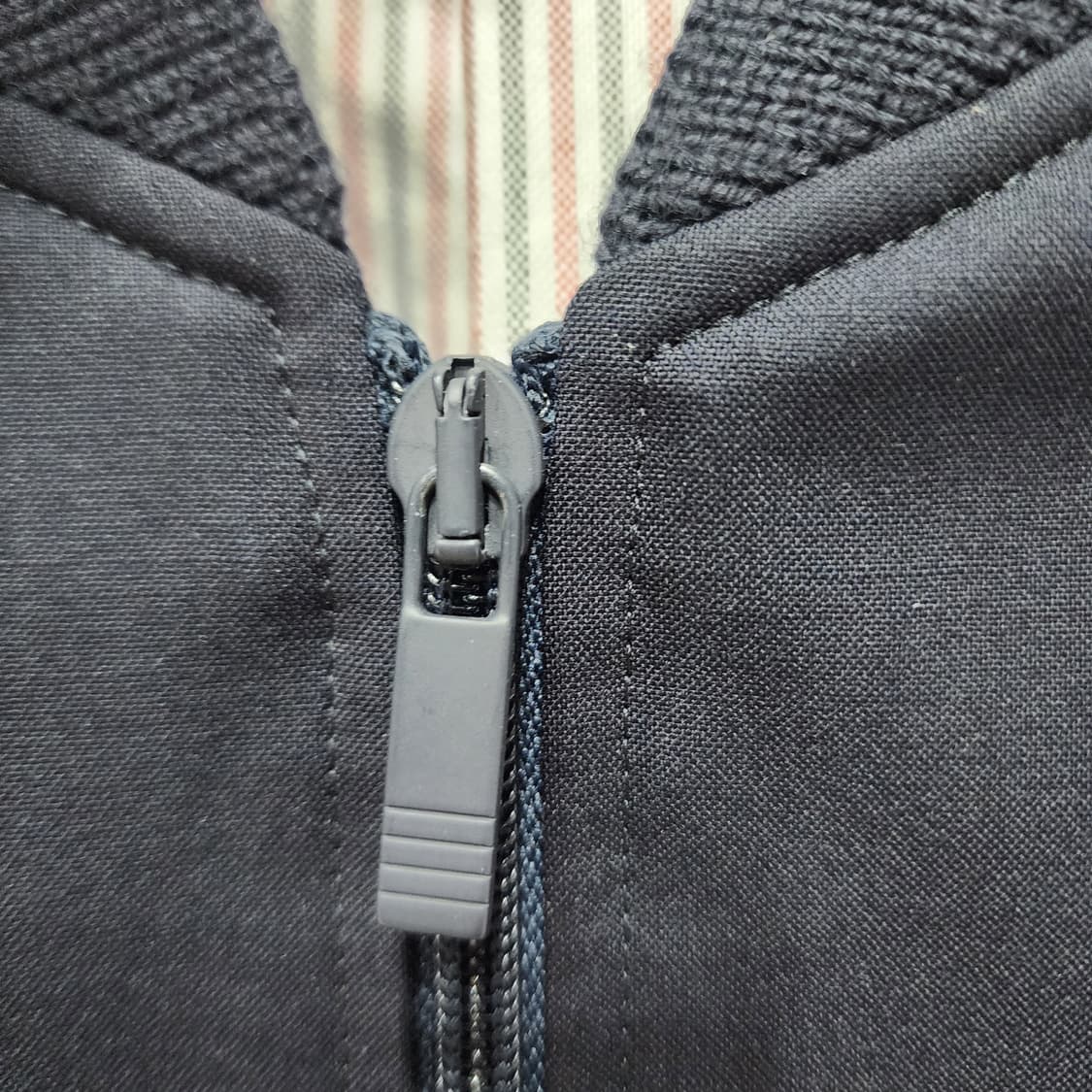 톰브라운 플레인 위브 울 블루종 자켓 4사이즈 백화점판 상품이미지6