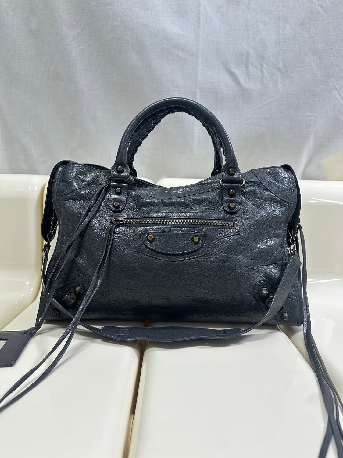 [A 정품] 발렌시아가 시티 모터백 미디움 다크그레이 상품이미지1